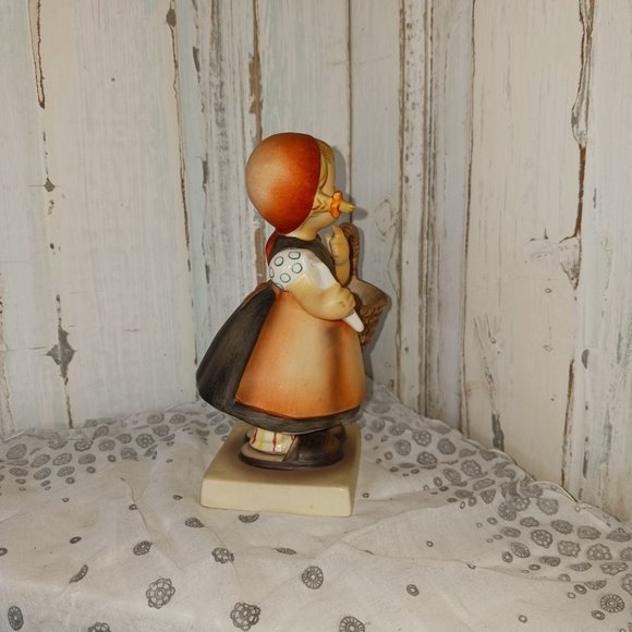 Vintage M.J. Hummel "Meditation" Figurine - Picture 2 of 6